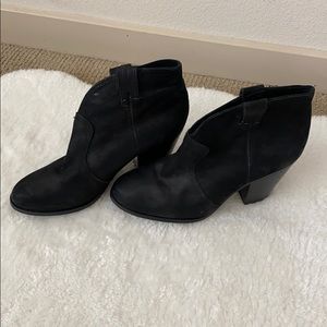 Vince Camuto Bootie